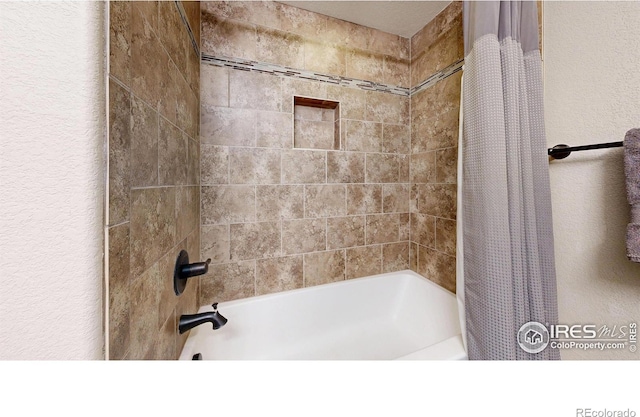 6945 N Fargo Trl, Littleton, CO 80125 - full bathroom with shower / bath combo and a textured wall