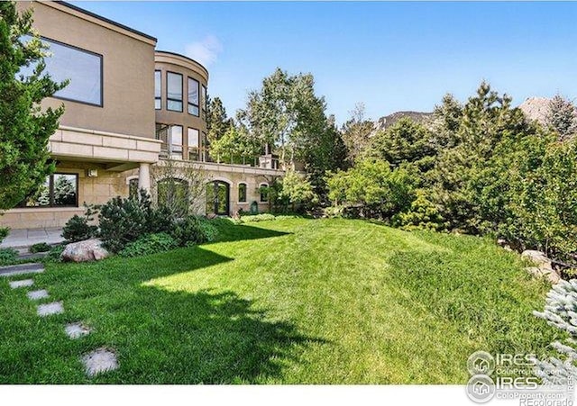45 Bellevue Dr, Boulder, CO 80302 - view of green lawn