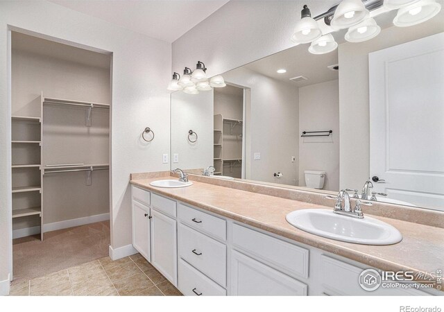 4751 Pleasant Oak Dr Unit A28, Fort Collins, CO 80525 - full bath with double vanity, a walk in closet, toilet, and baseboards