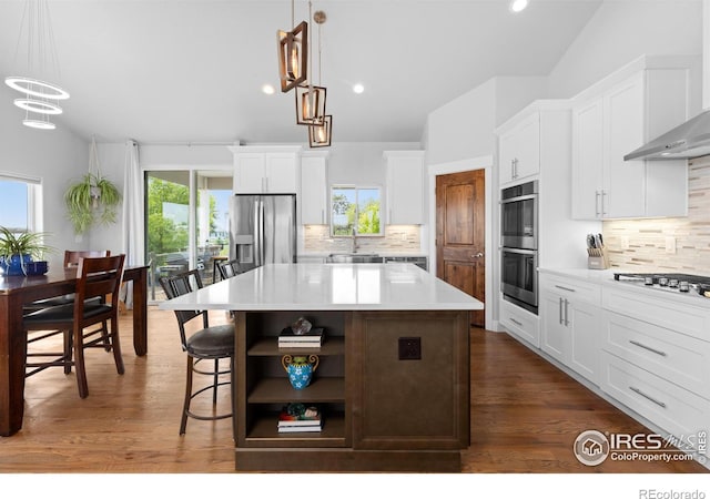 505 Nesting Eagles Way, Berthoud, CO 80513 - kitchen featuring appliances with stainless steel finishes, backsplash, a kitchen island, light countertops, and recessed lighting