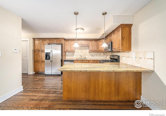 233 N Meldrum St Unit 8, Fort Collins, CO 80521 - kitchen featuring stainless steel appliances, a sink, a peninsula, dark wood finished floors, and decorative backsplash