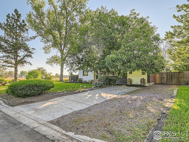 1498 Wicklow St, Boulder, CO 80303 - view of front facade featuring driveway