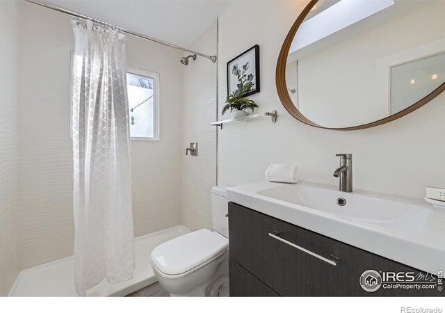 1498 Wicklow St, Boulder, CO 80303 - full bath with vanity and curtained shower