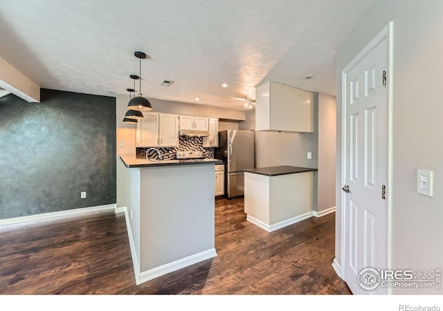 4771 White Rock Cir Unit B, Boulder, CO 80301 - kitchen with dark countertops, dark wood finished floors, freestanding refrigerator, a peninsula, and decorative light fixtures