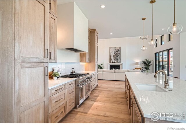 1126 W Enclave Cir, Louisville, CO 80027 - kitchen featuring double oven range, light wood-style floors, open floor plan, recessed lighting, and decorative light fixtures