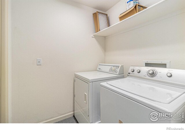 911 Tulip St Unit C, Longmont, CO 80501 - laundry area featuring washer and clothes dryer and baseboards