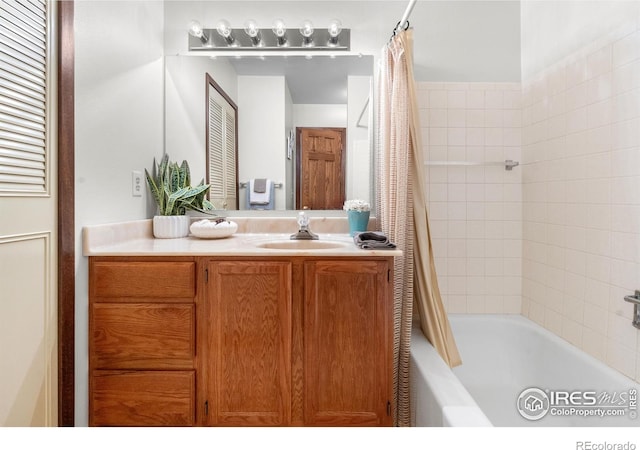 11198 W 59th Pl, Arvada, CO 80004 - full bathroom featuring shower / bath combo with shower curtain and vanity
