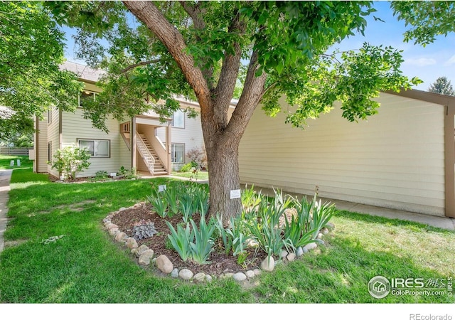 3465 Lochwood Dr Unit 91, Fort Collins, CO 80525 - view of grassy yard with stairs