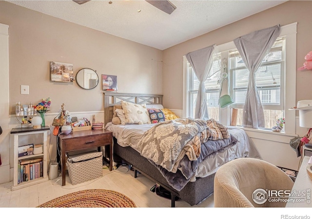 1421 N 7th St, Grand Junction, CO 81501 - bedroom featuring wood finished floors and a textured ceiling