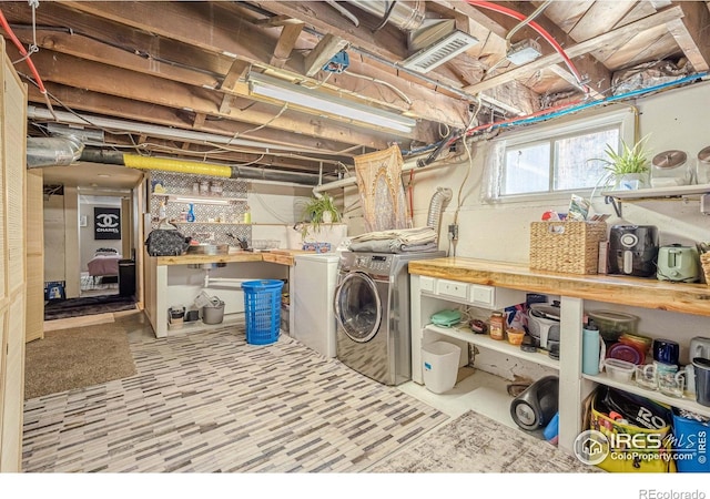 1421 N 7th St, Grand Junction, CO 81501 - laundry area with separate washer and dryer and a workshop area