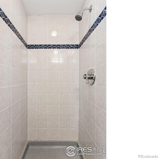 2016 Strathmore St, Louisville, CO 80027 - full bathroom featuring a tile shower