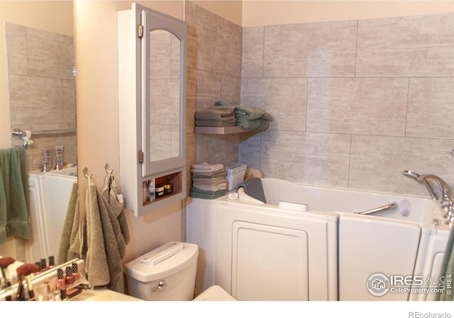 118 Alpine Dr, Estes Park, CO 80517 - bathroom with a bath and toilet