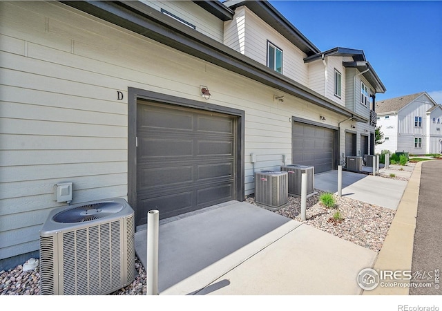 551 Vicot Way Unit D, Fort Collins, CO 80524 - garage featuring concrete driveway and a residential view