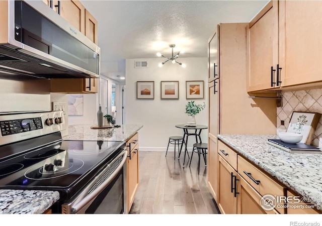 3250 Oneal Cir Unit 10, Boulder, CO 80301 - kitchen with stainless steel appliances, light wood-style flooring, tasteful backsplash, and light brown cabinets