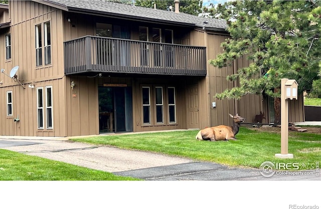 1141 Fairway Club Cir # C3, Estes Park, CO 80517 - back of property featuring a balcony, roof with shingles, and a lawn