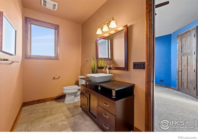 1740 N Ridge Ln, Estes Park, CO 80517 - bathroom featuring vanity and a textured wall