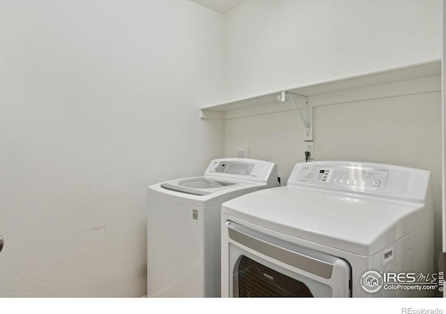 5104 Silverwood Dr, Johnstown, CO 80534 - laundry room with washer and dryer
