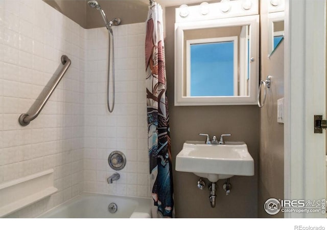 3345 Chisholm Trl Unit 206, Boulder, CO 80301 - full bath featuring shower / bath combo and a sink