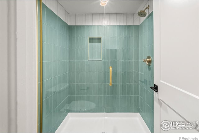 2009 18th Ave, Greeley, CO 80631 - full bathroom with a shower stall