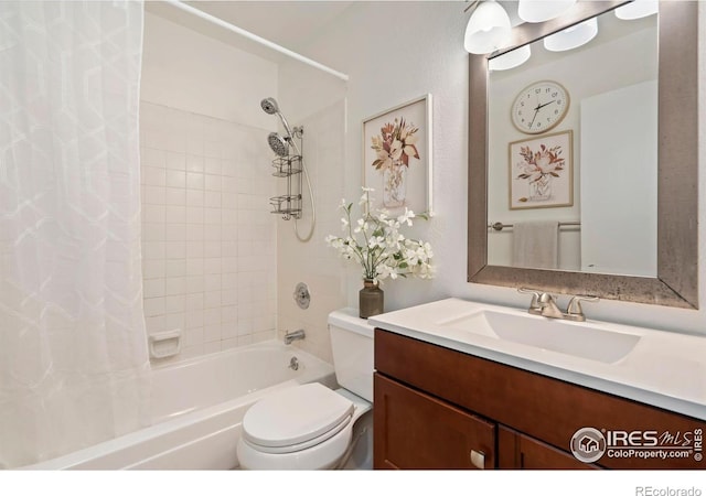 930 Vanderbilt Ct, Fort Collins, CO 80525 - full bath with shower / tub combo with curtain and vanity