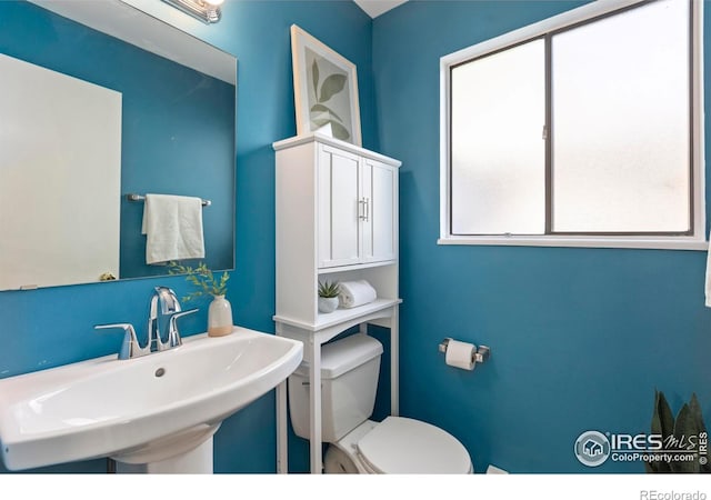 705 E Drake Rd Unit 40, Fort Collins, CO 80525 - half bathroom featuring a sink and toilet