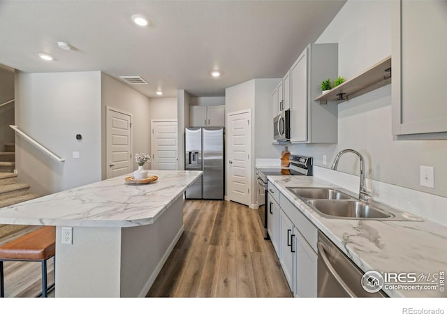 620 Apache Trl Unit 2, Ault, CO 80610 - kitchen featuring stainless steel appliances, a center island, a breakfast bar area, light wood finished floors, and recessed lighting