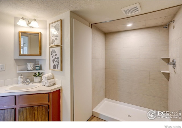 1343 E 7th St Unit 1, Loveland, CO 80537 - bathroom featuring tiled shower and vanity