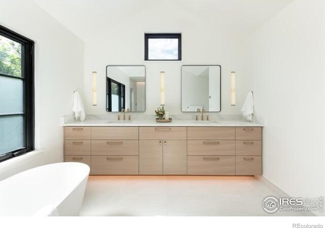 640 Iris Ave, Boulder, CO 80304 - bathroom with double vanity, a soaking tub, and lofted ceiling
