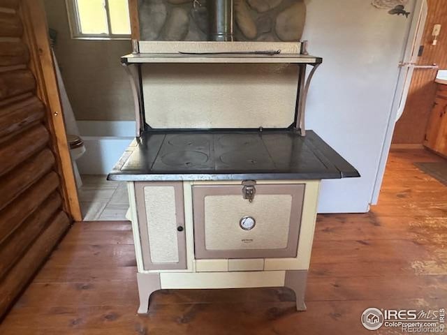 110 Meadow Ln, Bellvue, CO 80512 - detailed view of wood finished floors