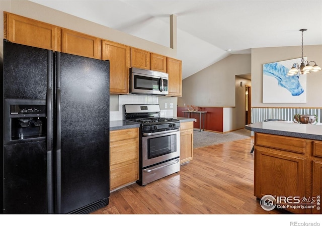 2217 Waylon Dr, Johnstown, CO 80534 - kitchen with appliances with stainless steel finishes, vaulted ceiling, light wood-type flooring, a chandelier, and hanging light fixtures