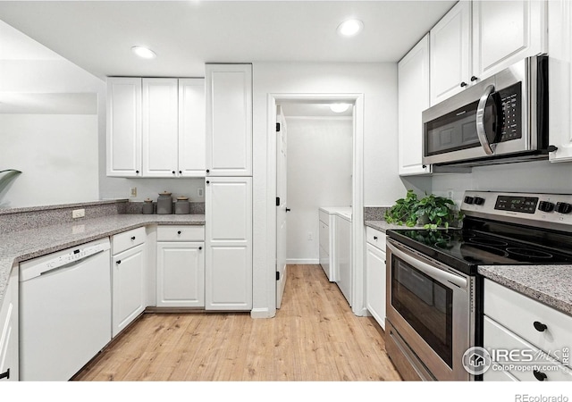 530 Mohawk Dr Unit 73, Boulder, CO 80303 - kitchen with appliances with stainless steel finishes, independent washer and dryer, light wood-type flooring, white cabinetry, and recessed lighting