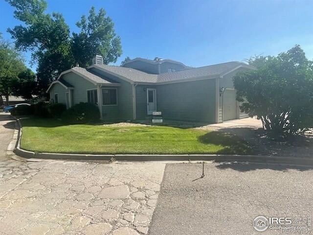 933 E Prospect Rd Unit A, Fort Collins, CO 80525 - view of front of home with a front lawn and concrete driveway
