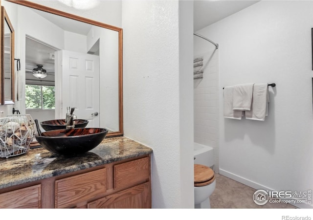 1993 S Fork Dr, Lafayette, CO 80026 - full bath with vanity, a ceiling fan, and shower / bathtub combination
