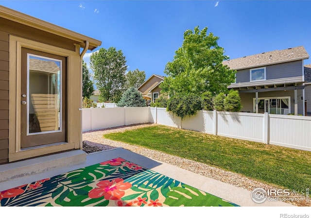 2244 Woodbury Ln, Fort Collins, CO 80524 - view of yard with a patio