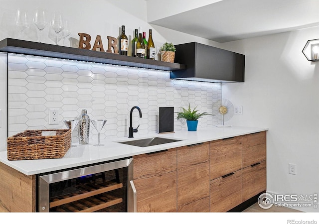 3275 19th St, Boulder, CO 80304 - indoor wet bar with wine cooler and backsplash