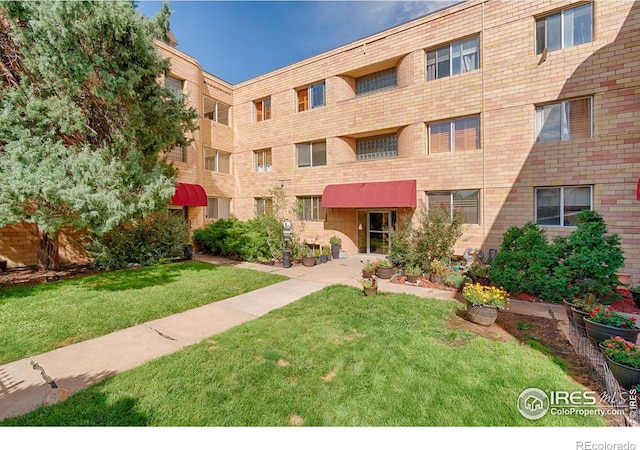 1100 Colorado Blvd Unit 305, Denver, CO 80206 - view of front of property with a front yard and brick siding