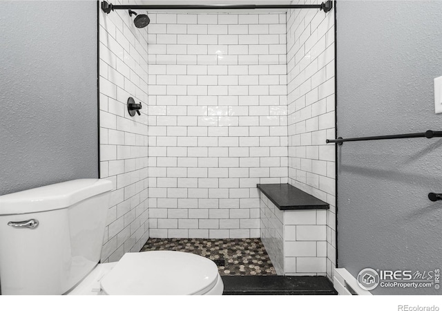 3531 Windmill Dr Unit 3, Fort Collins, CO 80526 - bathroom featuring tiled shower and a textured wall