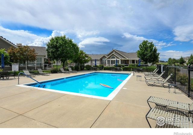 2421 Santa Fe Dr Unit B, Longmont, CO 80504 - community pool with a patio