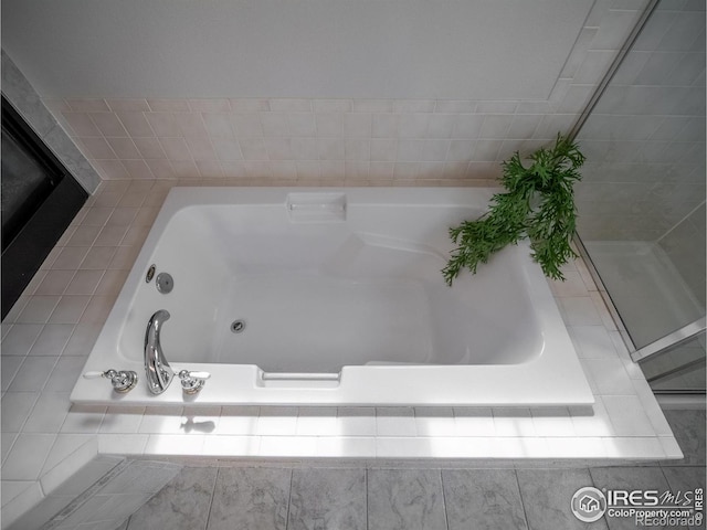 2946 Shoshone Trl, Lafayette, CO 80026 - bathroom with a bath