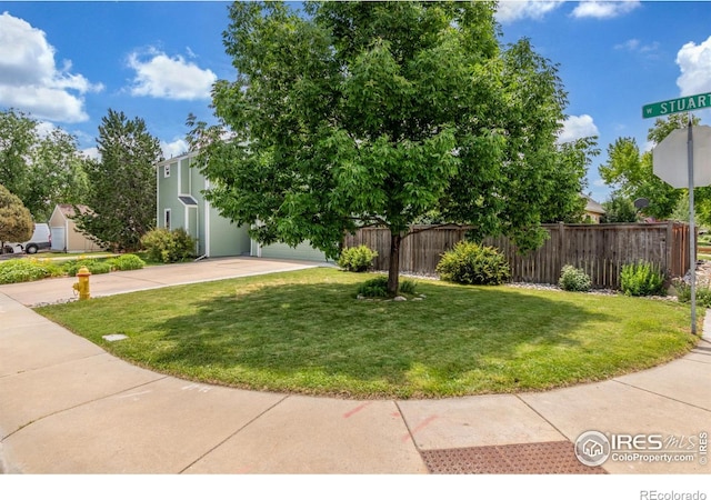 2707 W Stuart St, Fort Collins, CO 80526 - view of yard featuring driveway and a garage