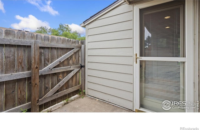416 E Thunderbird Dr, Fort Collins, CO 80525 - entrance to property