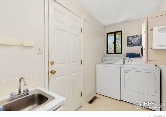 1323 Horizon Ln, Longmont, CO 80501 - laundry room featuring washing machine and dryer
