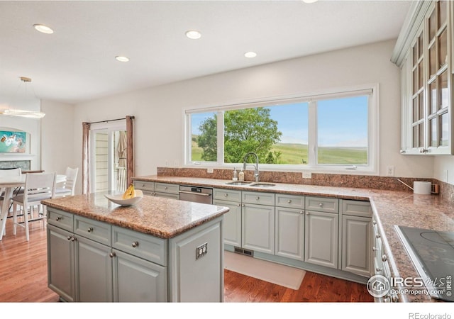 345 Onyx Way, Superior, CO 80027 - kitchen featuring gray cabinetry, a kitchen island, recessed lighting, dishwasher, and light wood-type flooring