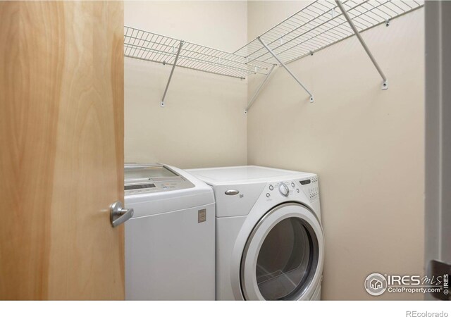 1260 Claremont Dr, Boulder, CO 80305 - laundry area featuring washing machine and clothes dryer