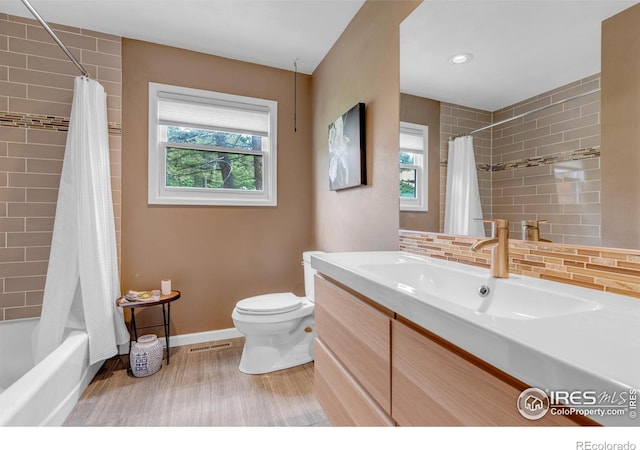 394 Deer Trail Cir, Boulder, CO 80302 - full bathroom featuring healthy amount of natural light, vanity, backsplash, shower / tub combo with curtain, and recessed lighting