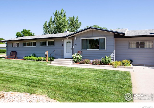 947 Holden Ln, Sterling, CO 80751 - ranch-style house featuring a front yard