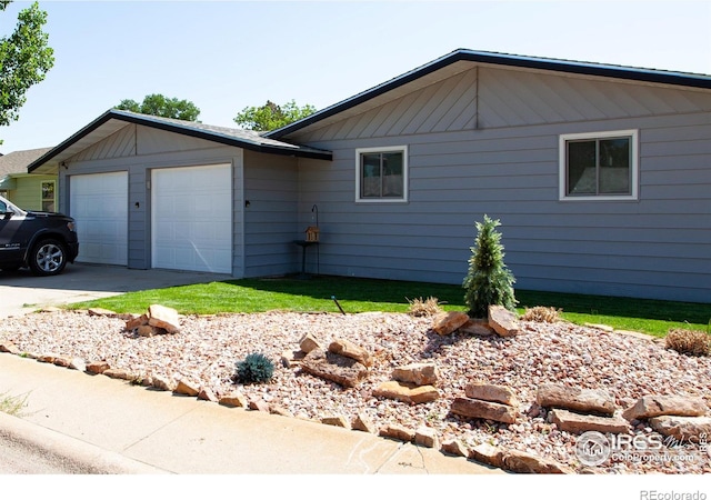 947 Holden Ln, Sterling, CO 80751 - view of side of property with an attached garage and driveway