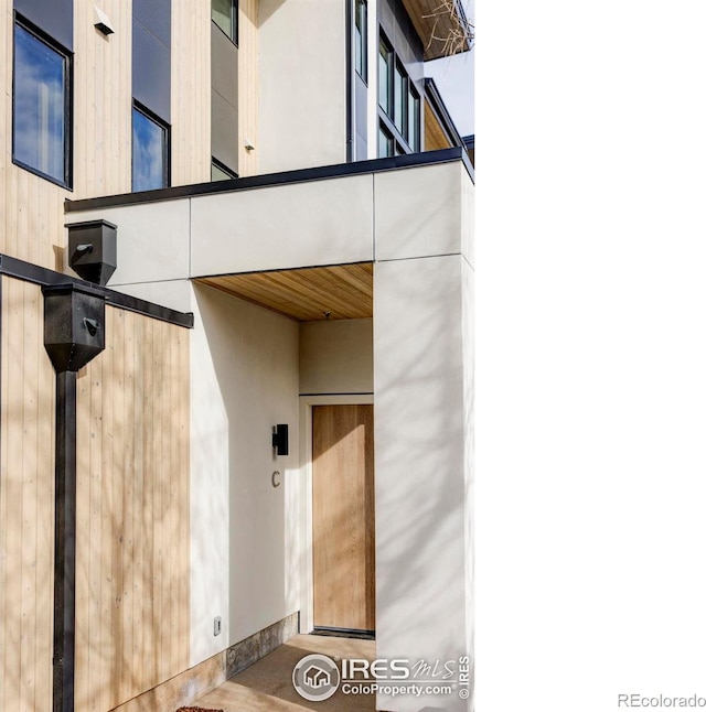 358 Arapahoe Ave Unit B, Boulder, CO 80302 - view of exterior entry featuring stucco siding