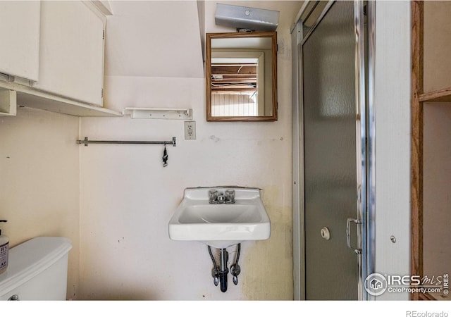 1109 Ironton St, Aurora, CO 80010 - bathroom featuring a stall shower