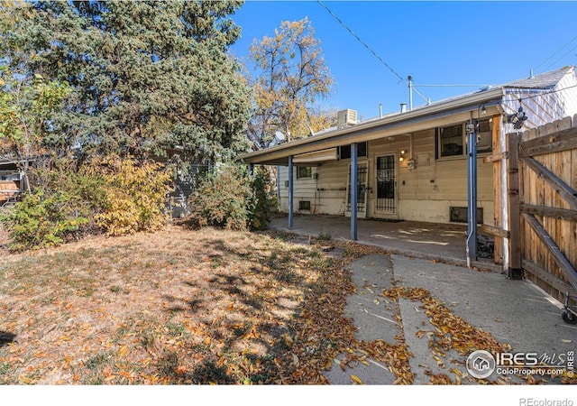 1109 Ironton St, Aurora, CO 80010 - rear view of house with a gate and a patio